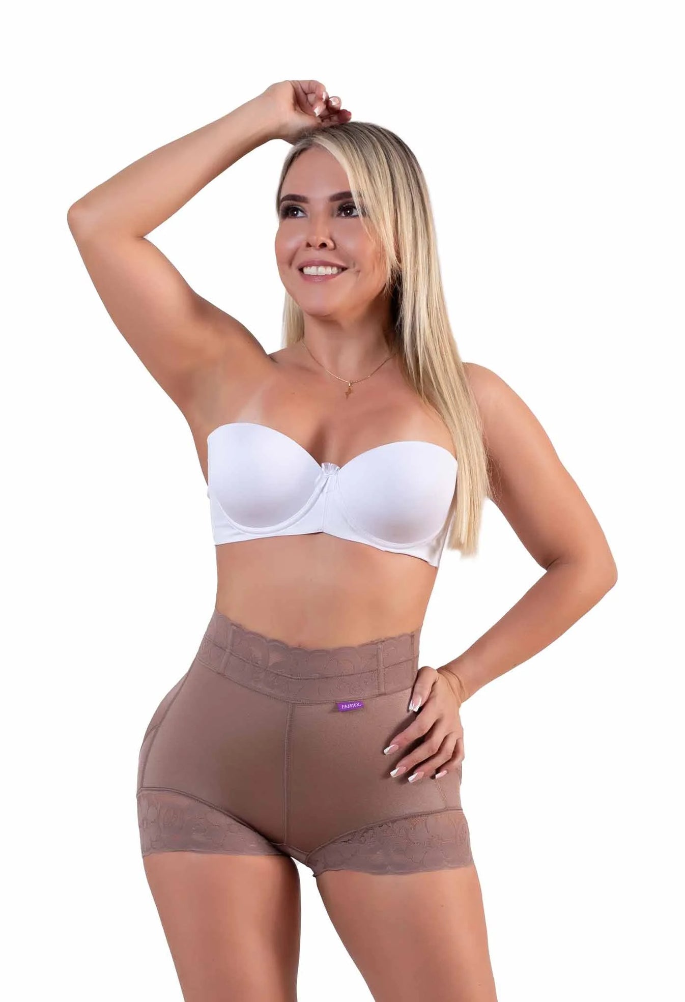 Panty colombiano levanta cola extra corto cocoa, vista frontal con compresión alta y talle alto.