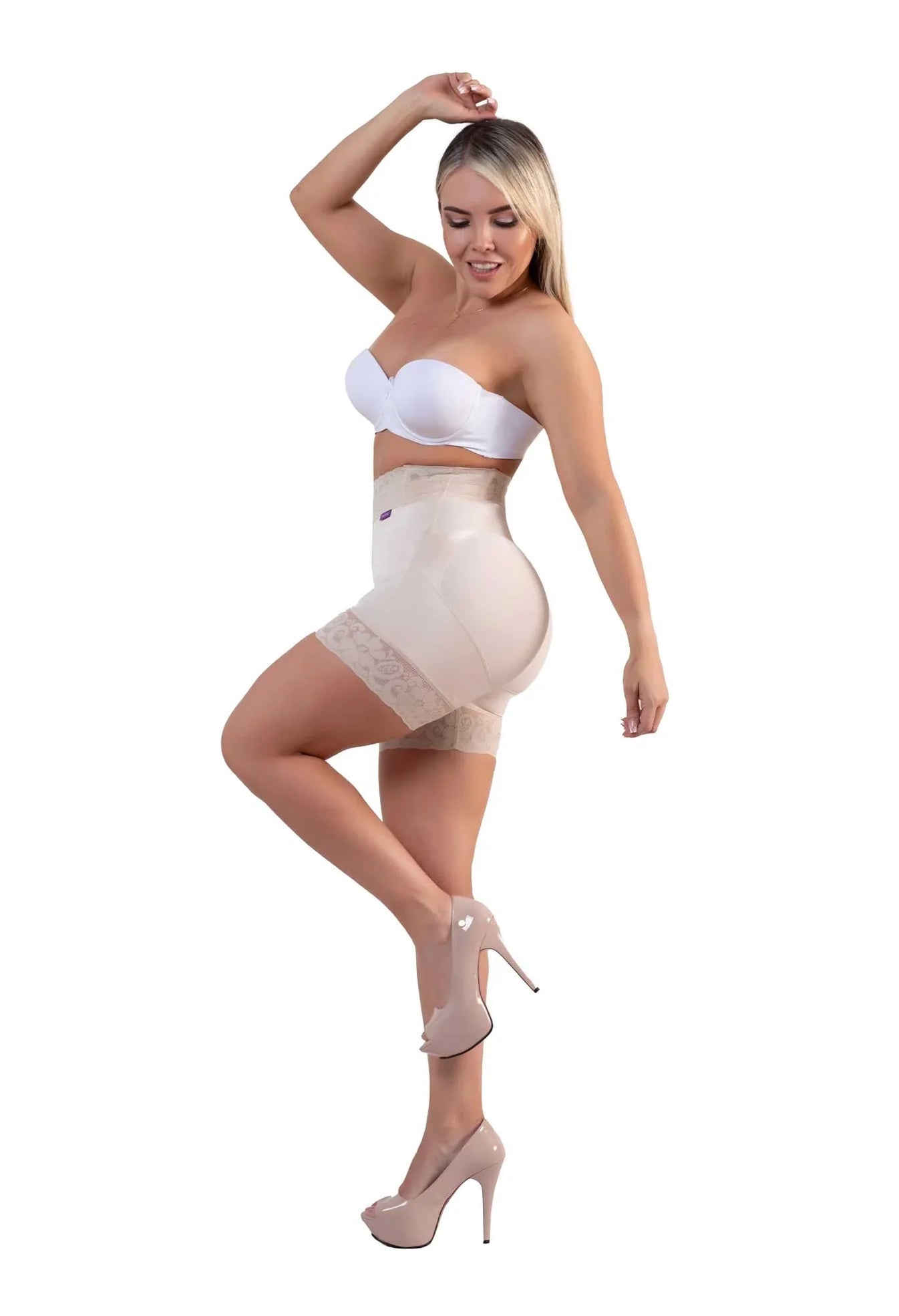 Short colombiano levanta cola beige, media pierna, con varillas anti-enrollado y realce de glúteos.