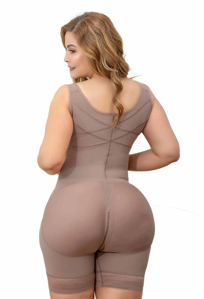 Faja colombiana para caderas anchas y poca cintura color cocoa vista espalda